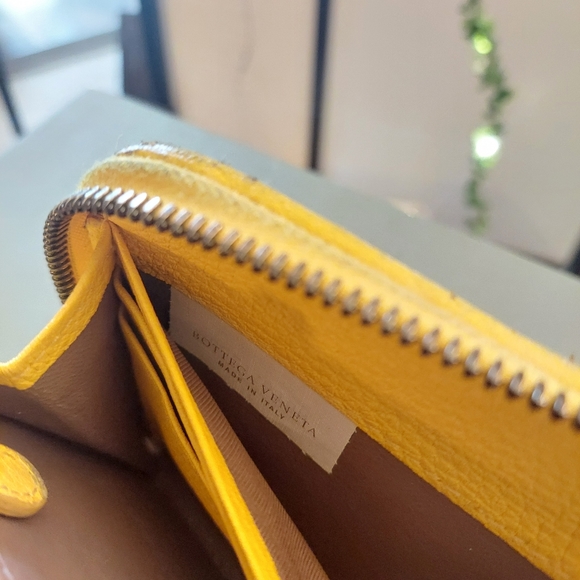 Yellow Intrecciato Bottega Veneta Wallet - Picture 3 of 4